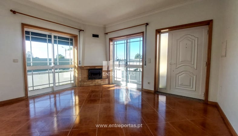 House in Guilhabreu - view 1