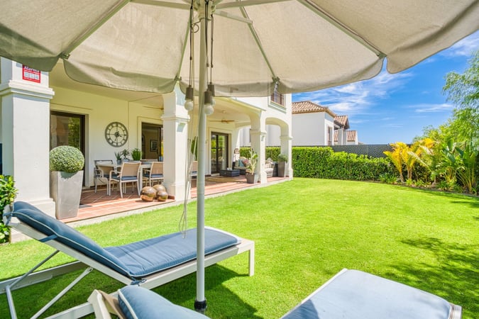 Villa in Estepona - view 1