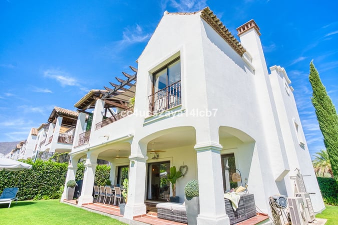 Villa in Estepona - view 1