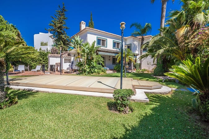 Villa in Artola - view 1