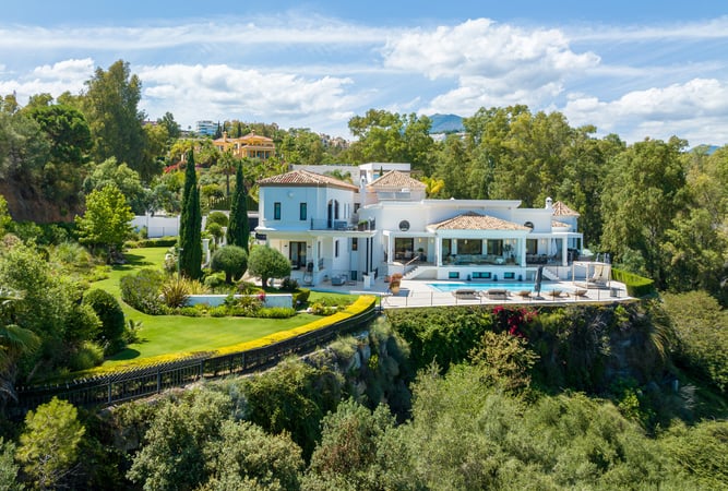 Villa in Benahavis - view 1