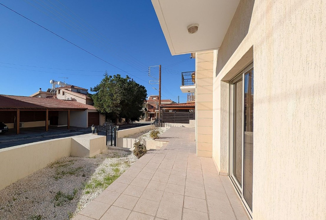 House in Kolossi - Image 3