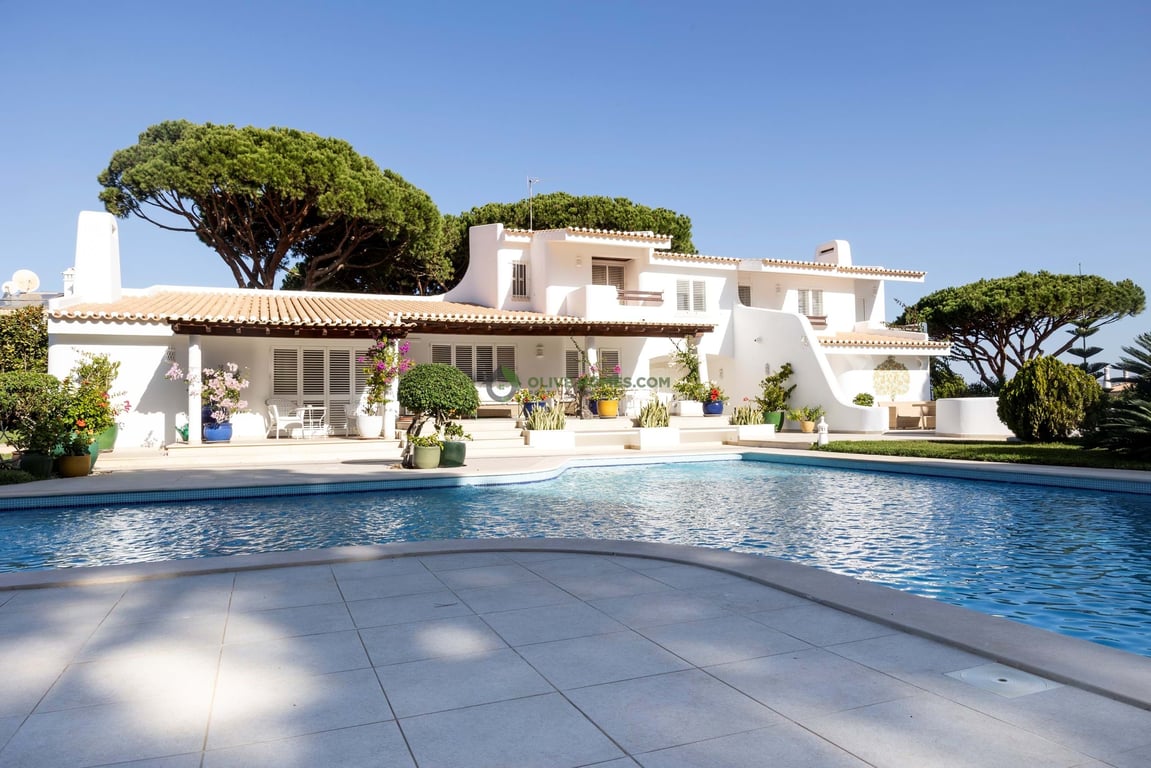 Villa in Olhos de Agua - Image 3