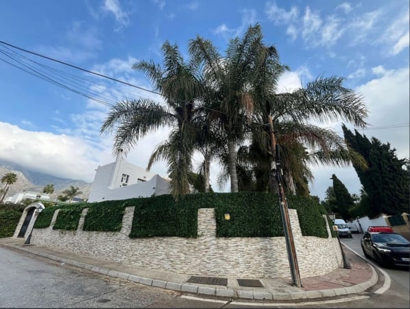 Villa in Marbella - view 1