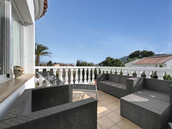 Villa in l'Alfas del Pi - view 1