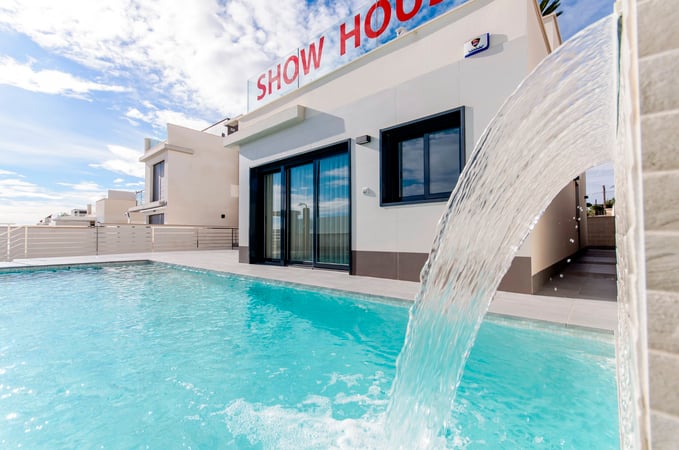 House in San Miguel de Salinas - view 1