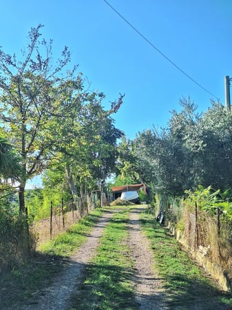 House in Penne - view 1