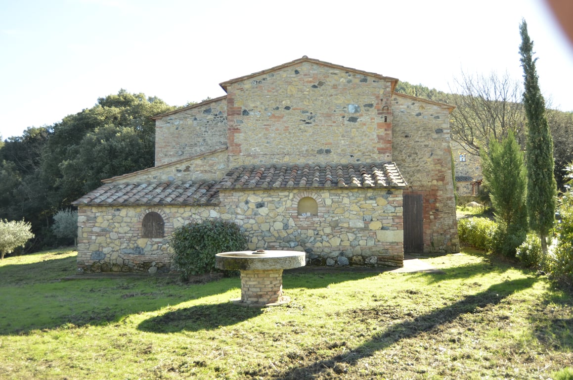 House in Pomarance - Image 2