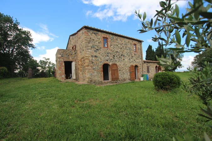 House in Pomarance - view 1