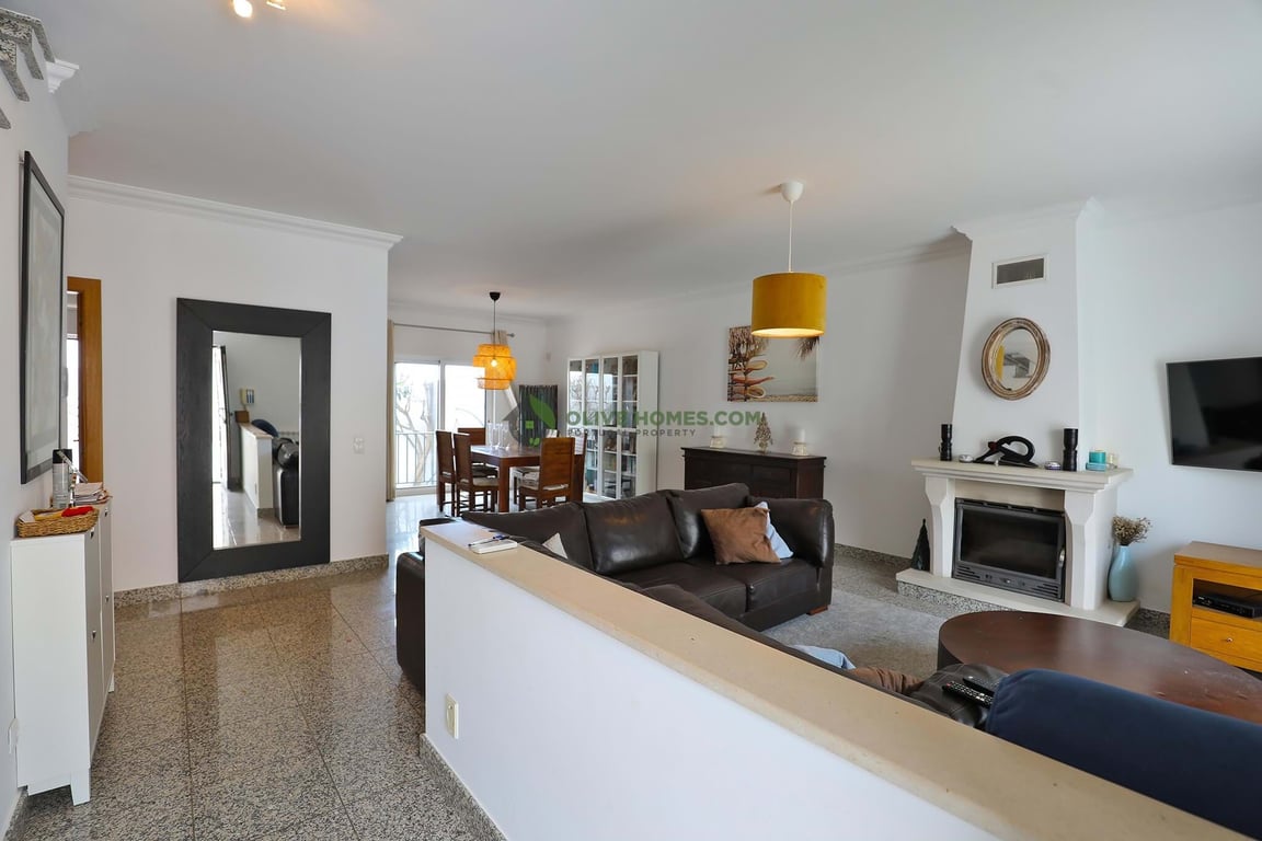 House in Almancil - Image 2