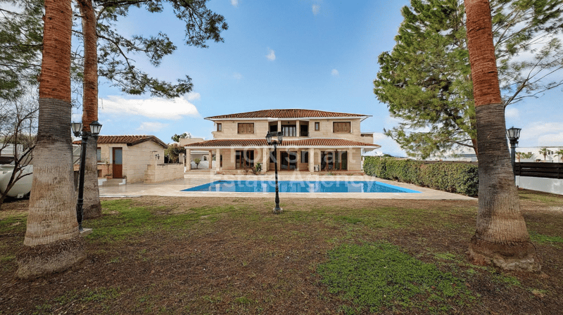 House in Agios Georgios - view 1