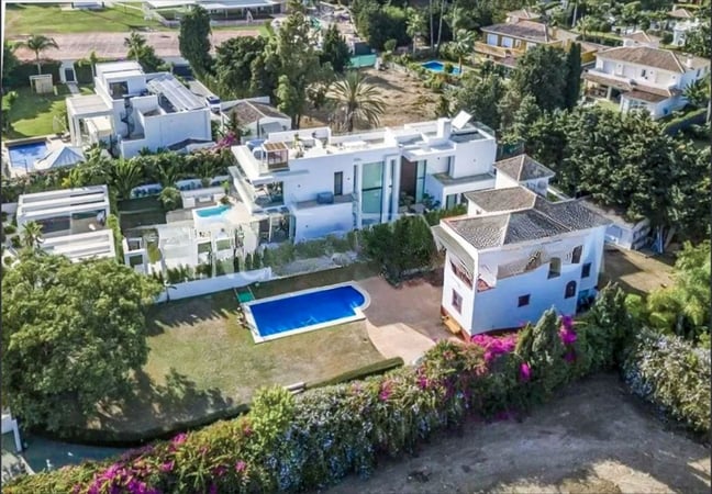 Villa in San Pedro de Alcantara - view 1