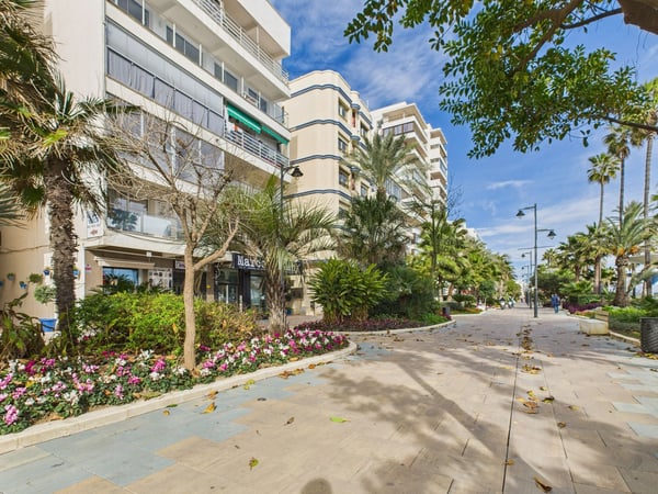 House in Estepona - view 1