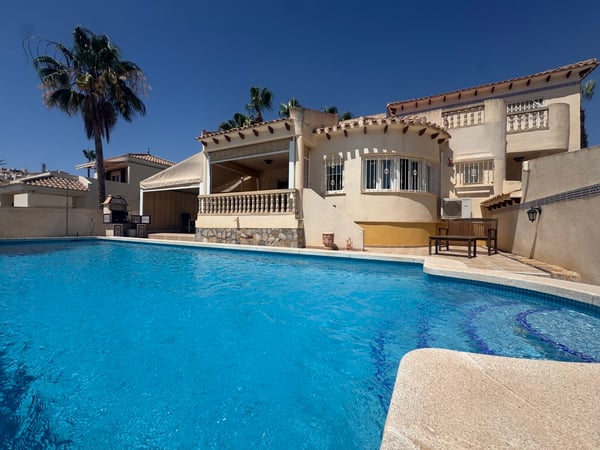 Villa in Dehesa de Campoamor - view 1