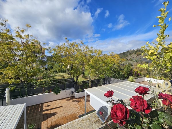 Apartment in Benahavis - view 1