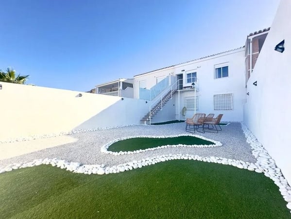 House in La Zenia - view 1