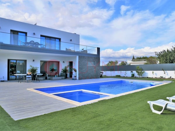 House in Almancil - view 1