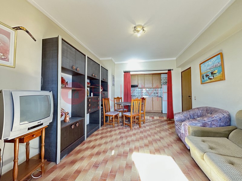 Apartment in Quarteira - Image 3
