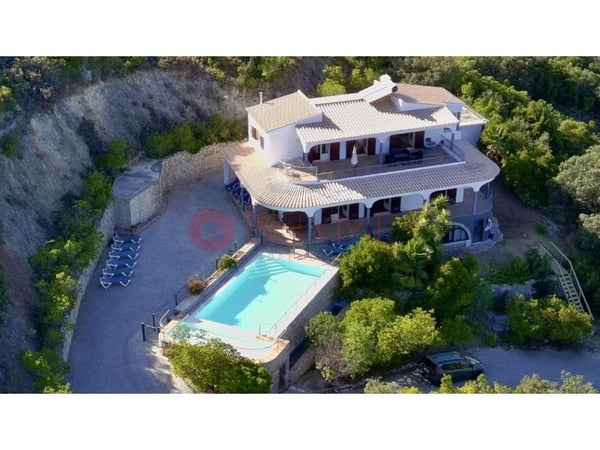 House in Estoi - view 1