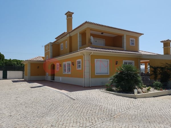 House in Quarteira - view 1