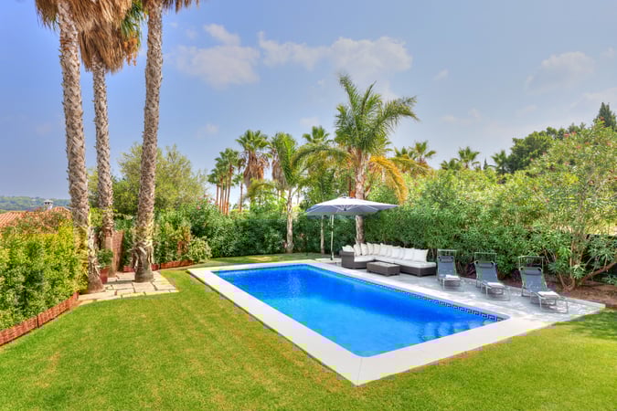 Villa in Sotogrande - view 1