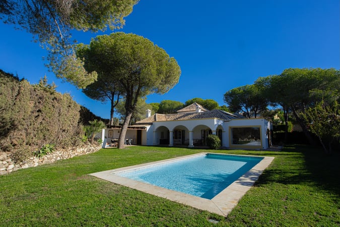 Villa in El Paraiso - view 1