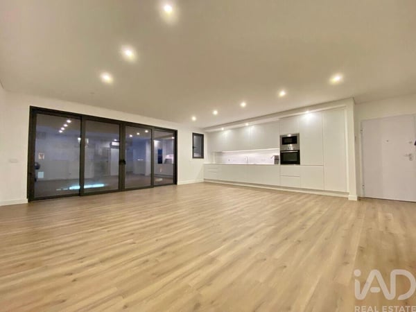 Apartment in Quelfes - view 1