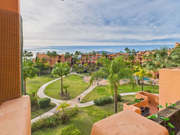 Apartment in Estepona - view 1