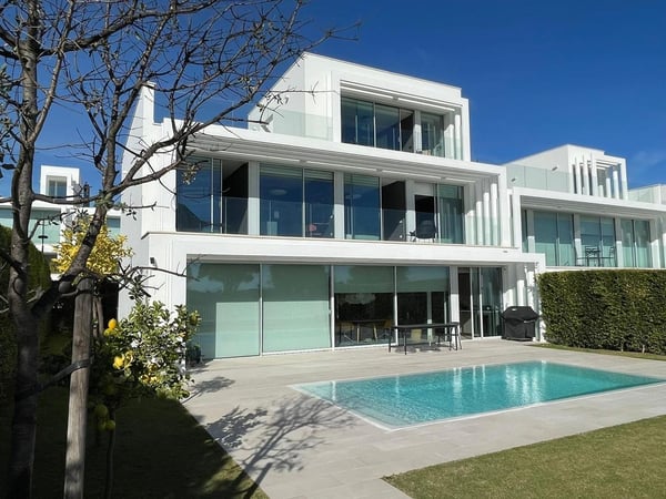 Villa in Sotogrande - view 1