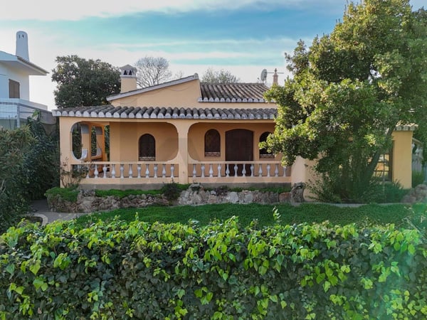 Villa in Quelfes - view 1