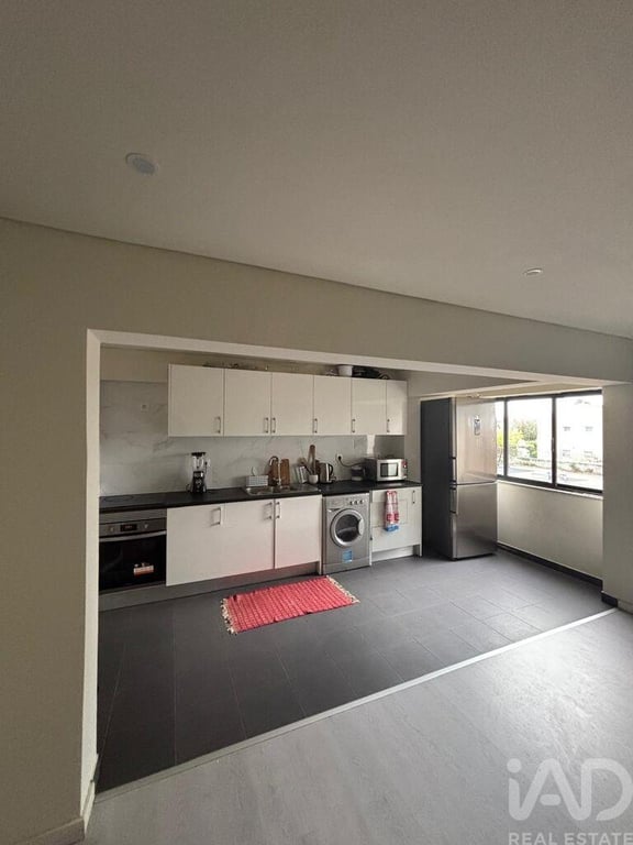 Apartment in Brejos de Azeitao - Image 2