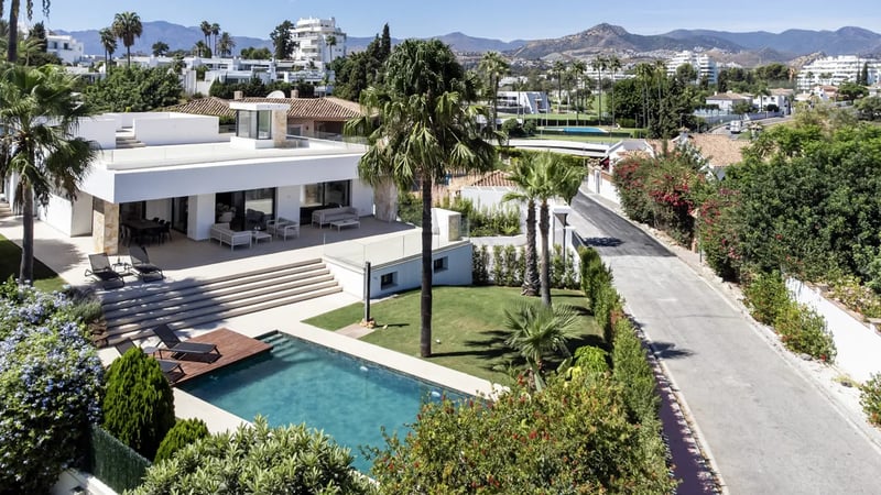 Villa in Guadalmina - view 1