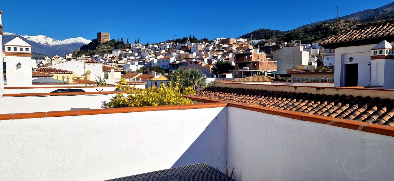 Apartment in Velez de Benaudalla - Image 2