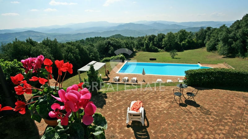 House in Volterra - view 1