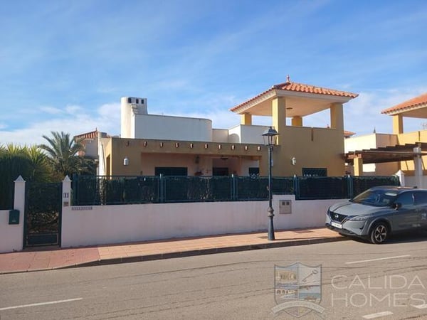 House in La Alfoquia - view 1