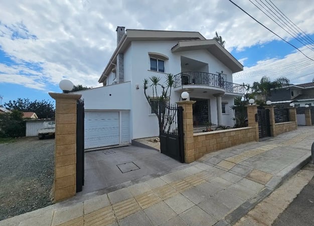 House in Ypsonas - view 1