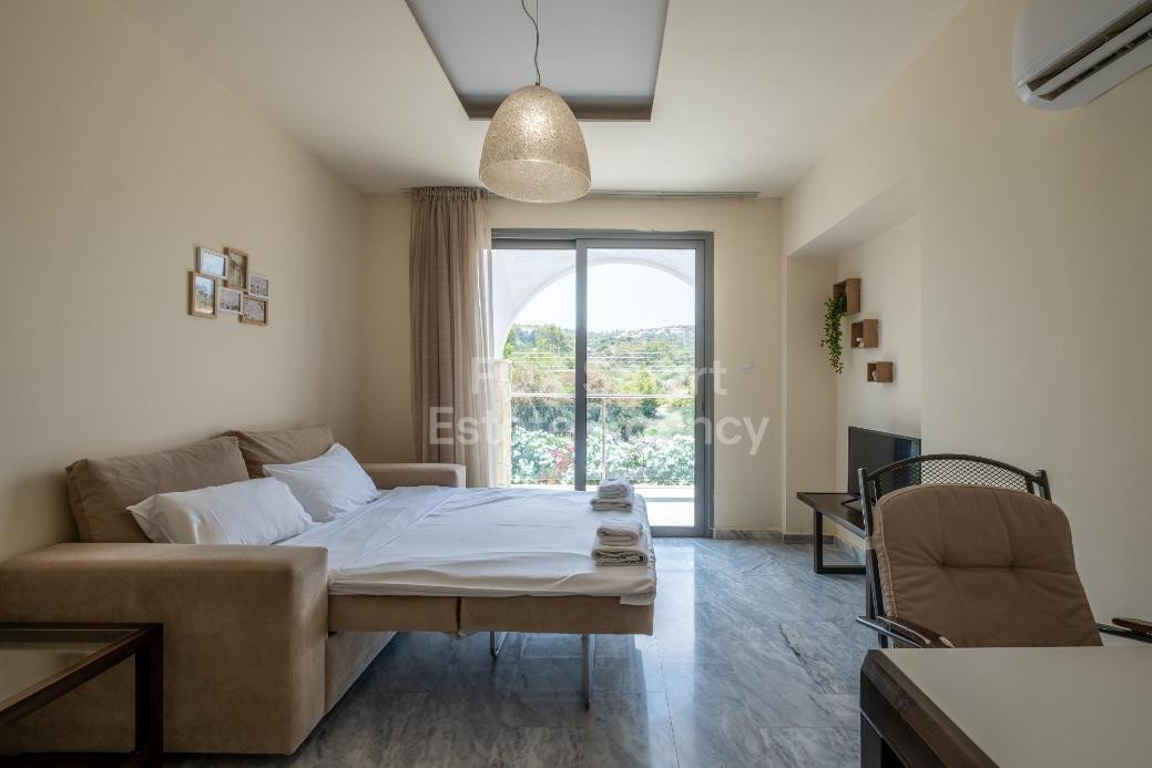 Apartment in Lakki - Image 2