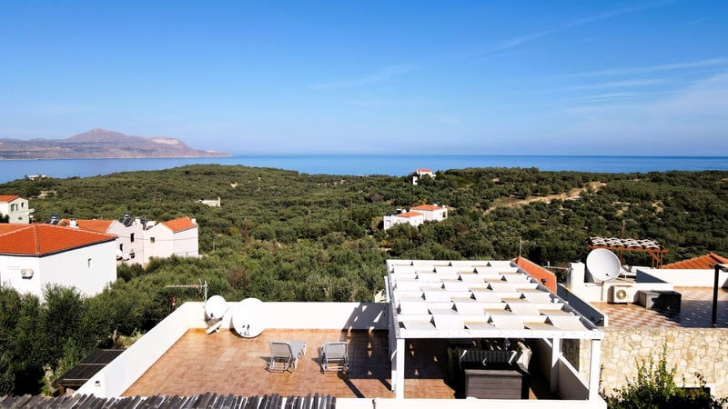 Villa in Plaka - view 1