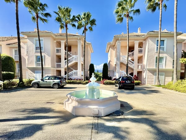 Apartment in Benahavis - view 1