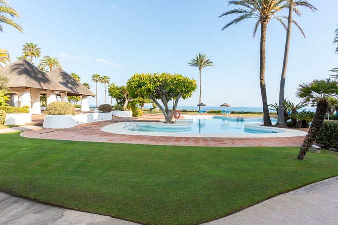 Apartment in Estepona - view 1