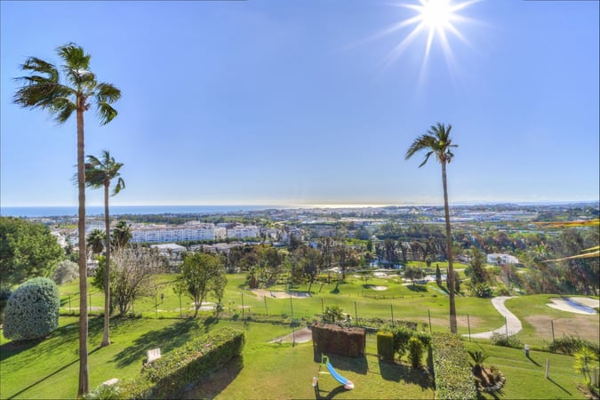 Apartment in Nueva Andalucia - view 1