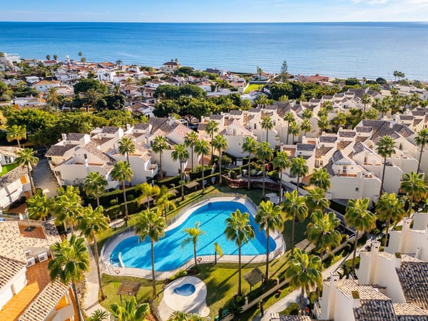 House in Marbella Del Este - view 1