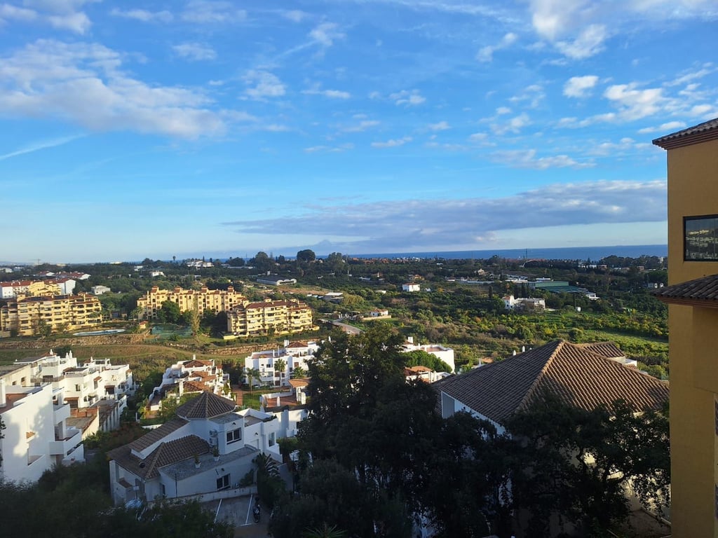 Apartment in Estepona - Image 2