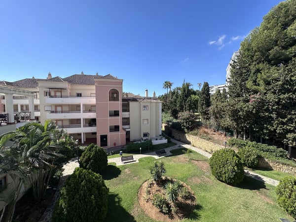 Apartment in Nueva Andalucia - view 1