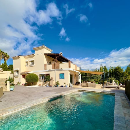 Villa in Estepona - view 1
