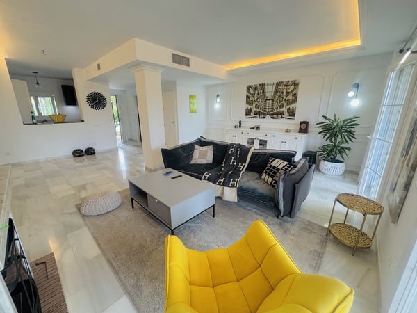 House in Estepona - view 1