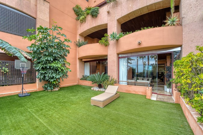 Apartment in Nueva Andalucia - view 1