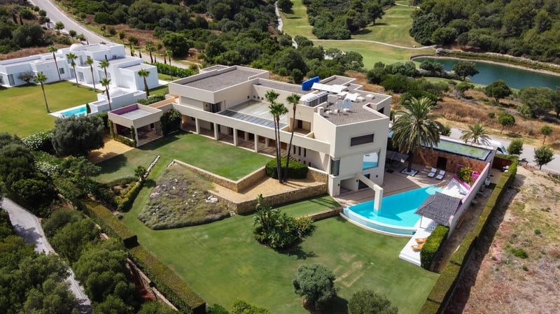 Villa in Sotogrande - view 1