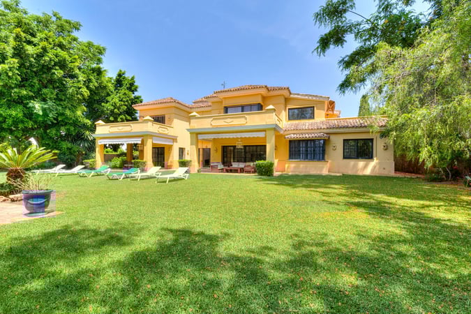 Villa in Guadalmina - view 1