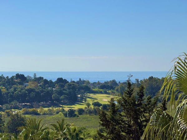 Apartment in Benahavis - view 1